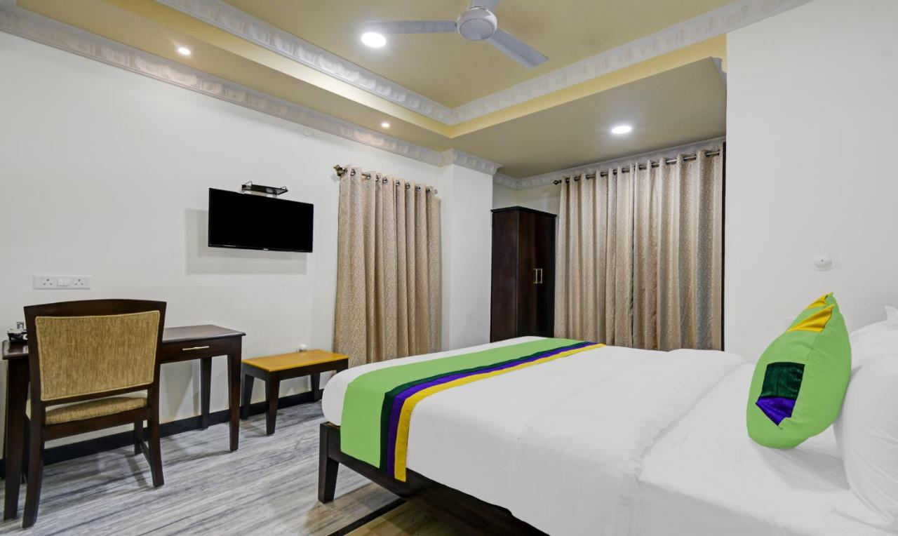 Treebo Jheel Mahal Hotel Udaipur Bagian luar foto