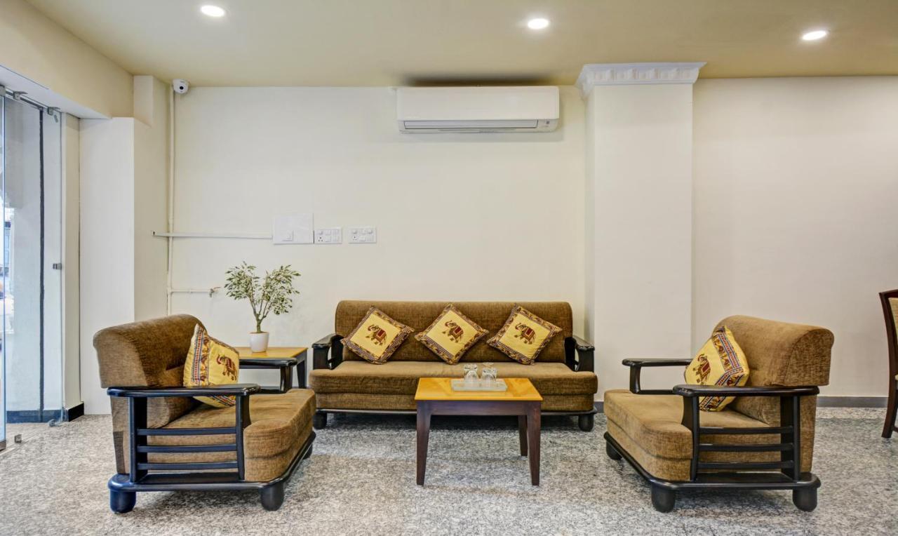 Treebo Jheel Mahal Hotel Udaipur Bagian luar foto