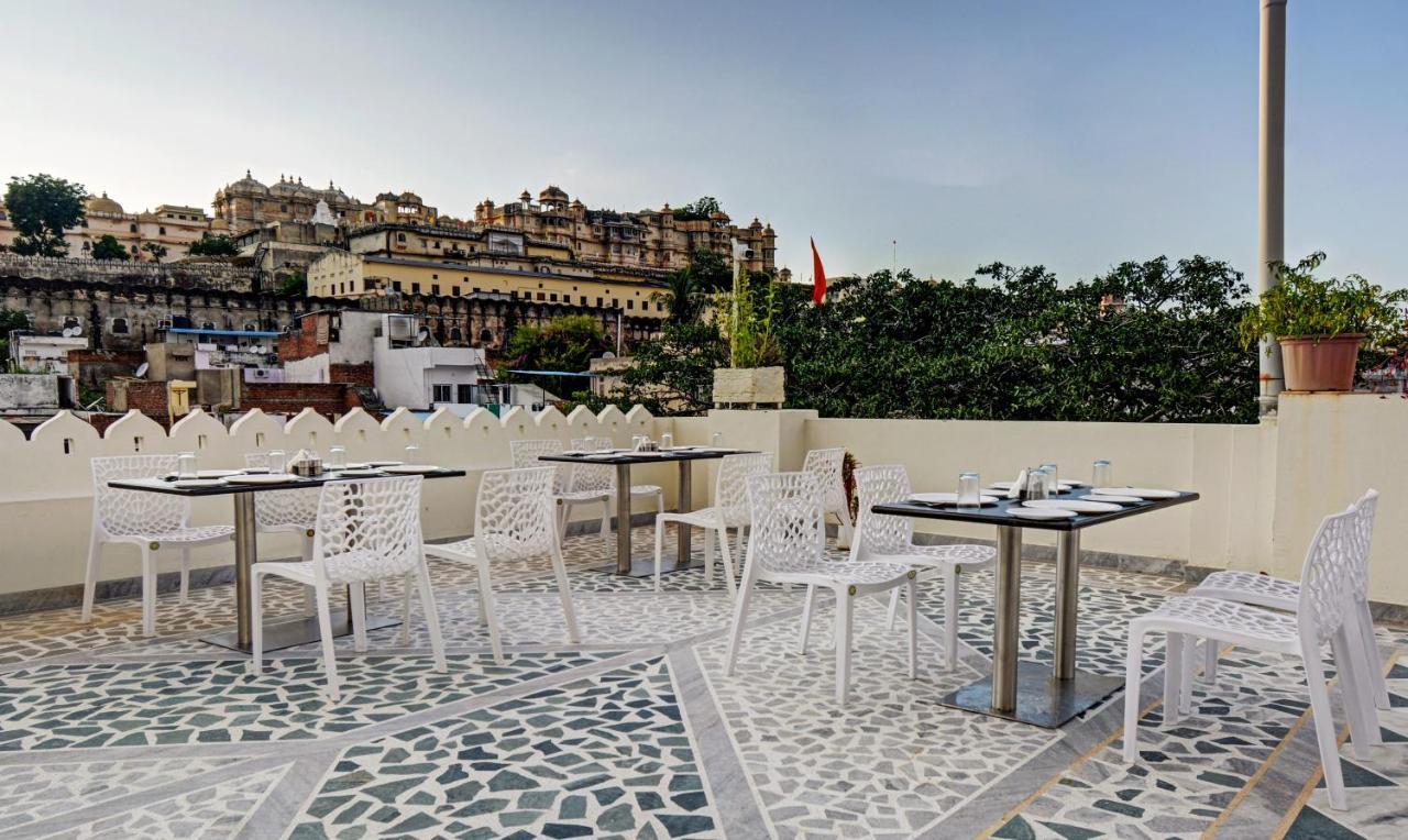 Treebo Jheel Mahal Hotel Udaipur Bagian luar foto