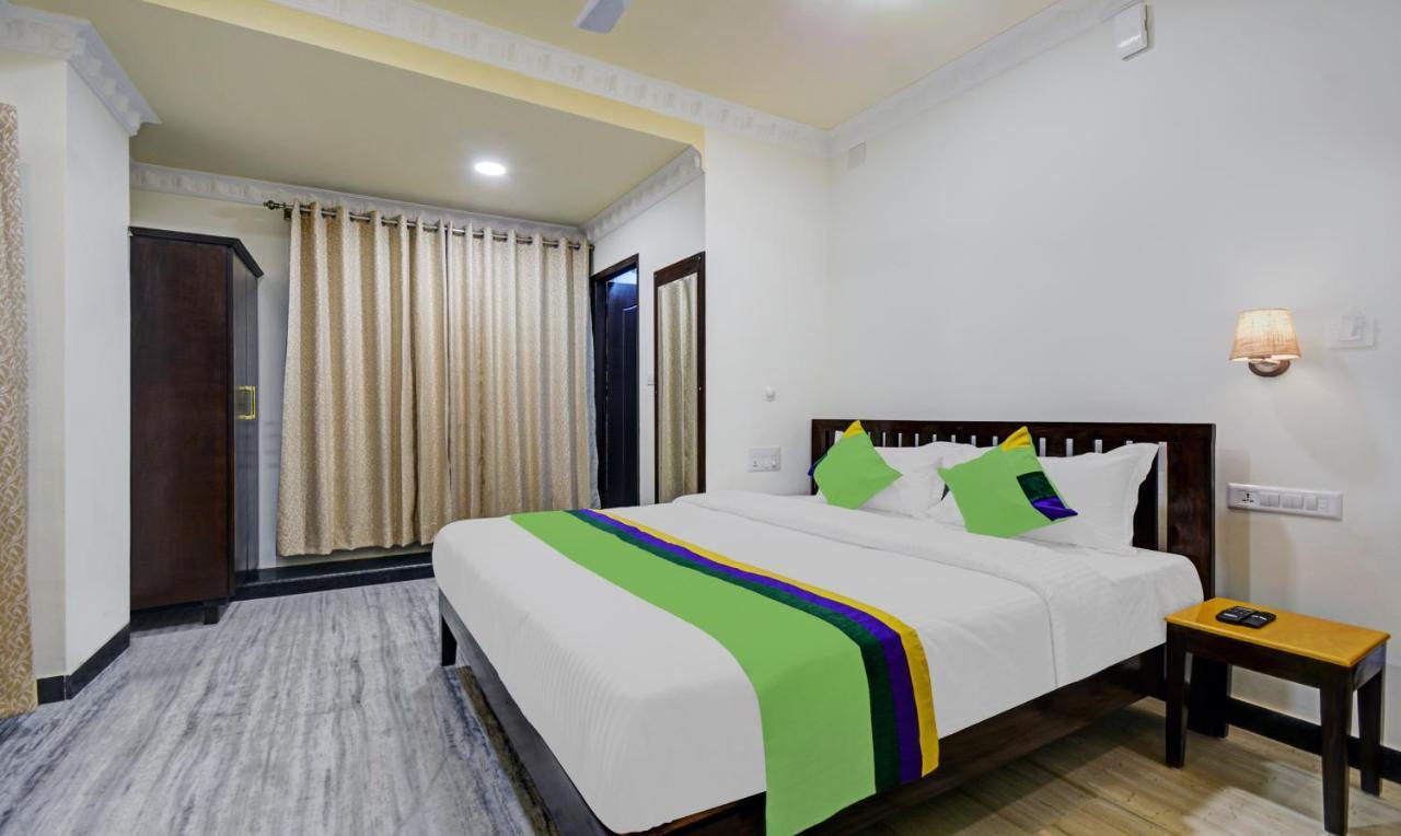 Treebo Jheel Mahal Hotel Udaipur Bagian luar foto