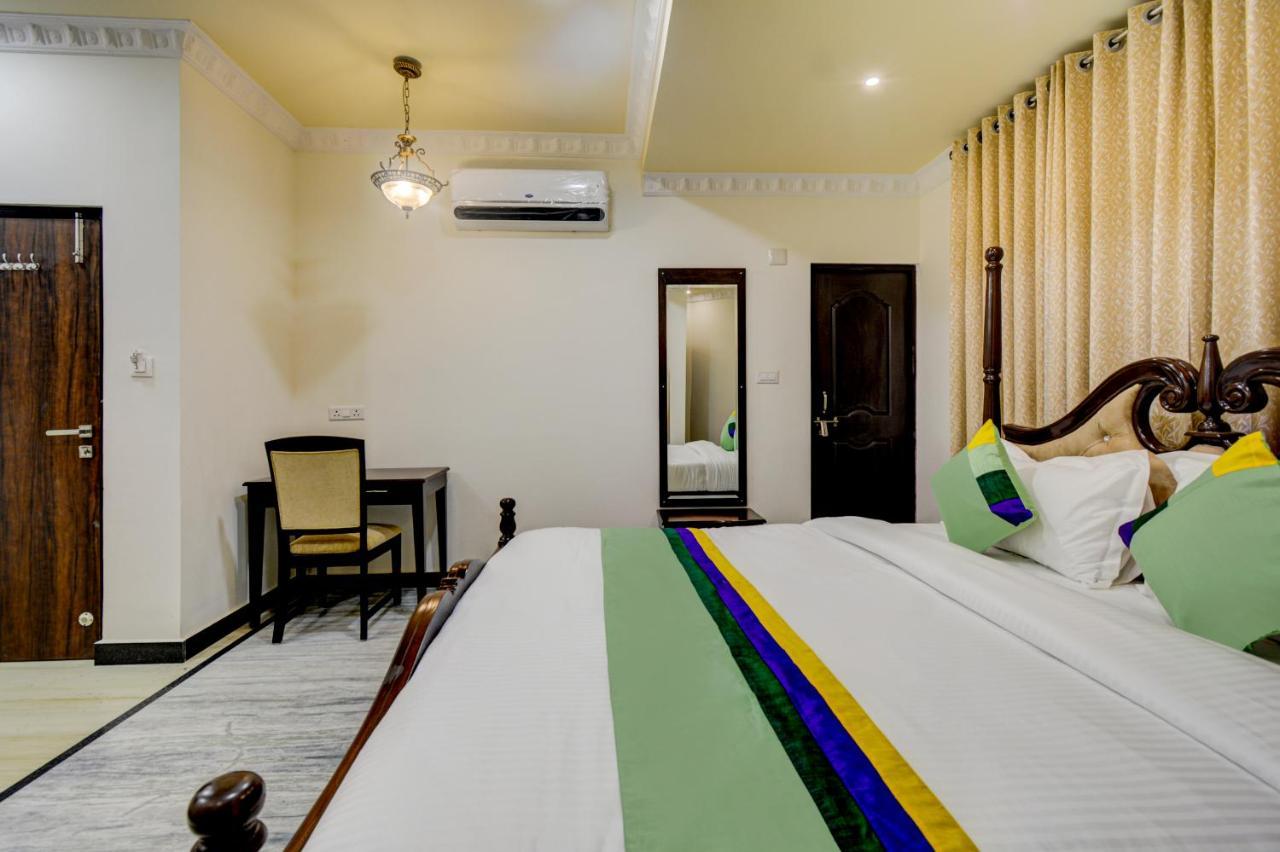 Treebo Jheel Mahal Hotel Udaipur Bagian luar foto