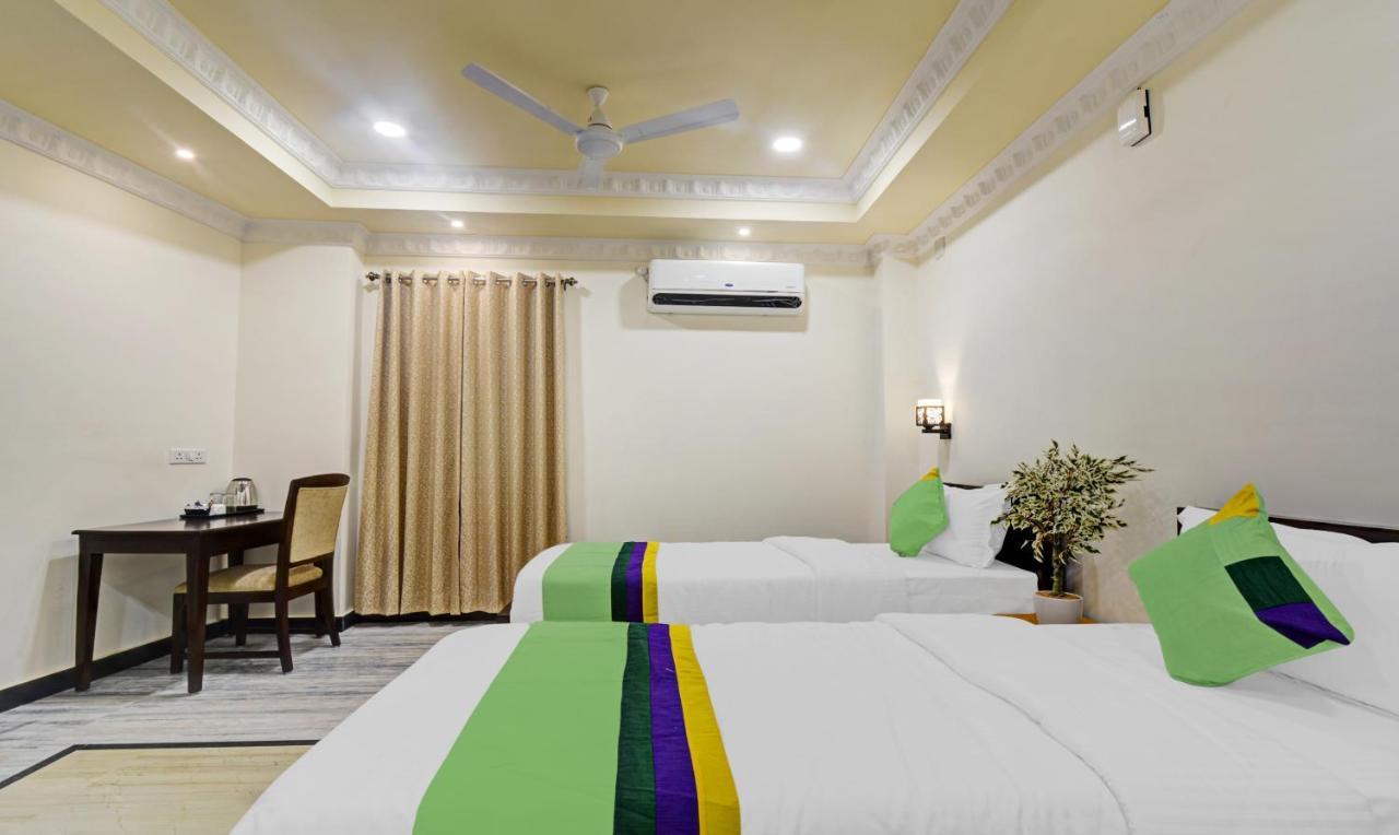 Treebo Jheel Mahal Hotel Udaipur Bagian luar foto